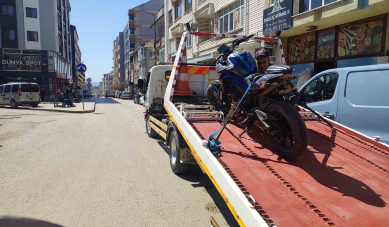 Keşan’da plakasız triportör ve motosiklete 92 bin TL ceza kesildi