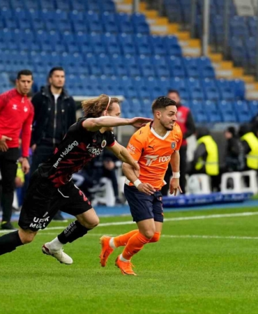 Trendyol Süper Lig: RAMS Başakşehir: 1 - Gençlerbirliği: 0 (Maç devam ediyor)