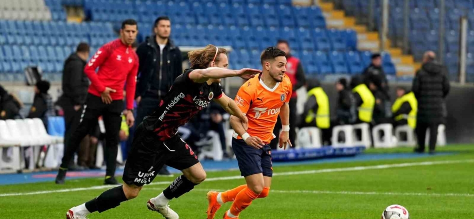 Trendyol Süper Lig: RAMS Başakşehir: 1 - Gençlerbirliği: 0 (Maç devam ediyor)