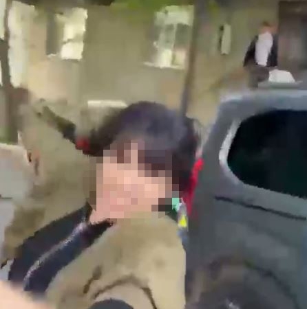 Esenyurt’ta bir kadın eski eşini sokak ortasında darp etti