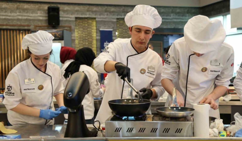 Liseli şefler "Gastro Genç 2026" ile yeteneklerini sergiledi