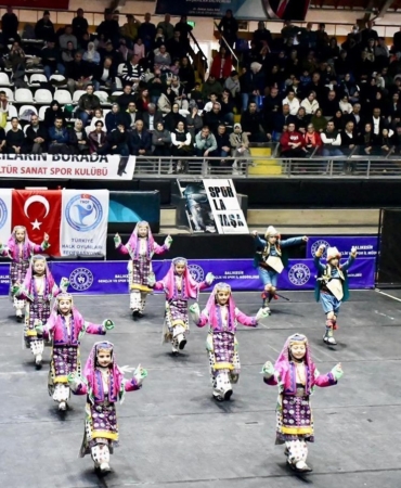 Balıkesir’de Halk Oyunları İl Birinciliği yapıldı