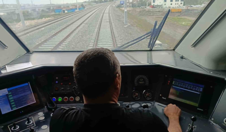 Edirne İstanbul’a komşu oluyor, Vali Sezer test sürüşüne katıldı