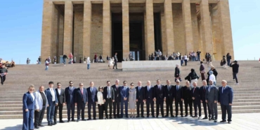 Edremit Belediyesi Ata’nın huzuruna çıktı