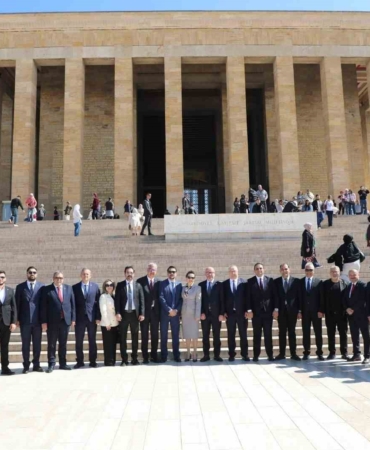 Edremit Belediyesi Ata’nın huzuruna çıktı