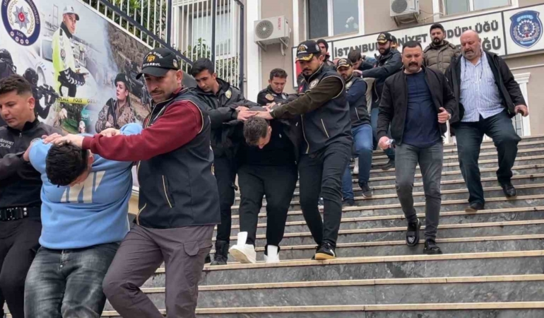 Sarıyer’de mezarlıktaki silahlı çatışmanın 6 şüphelisi adliyeye sevk edildi