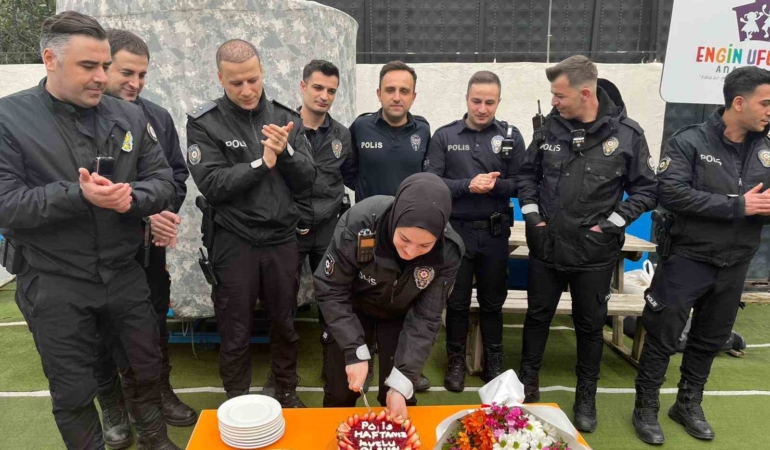 Üsküdar’da anaokulu öğrencilerinden polislere "Okulu bastılar" ihbarlı sürpriz kutlama