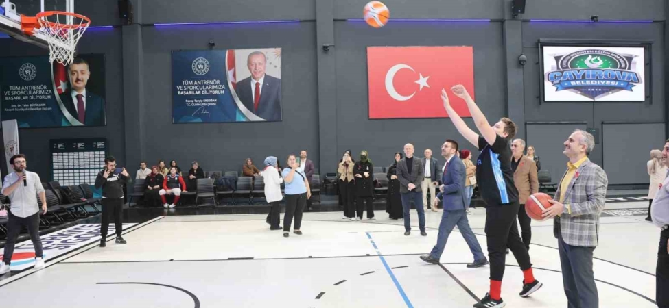 Özel bireyler ve basketbolcular potada buluştu