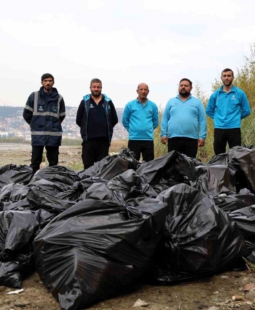 Mavi Takım’dan sahilde temizlik: 50 torba atık toplandı
