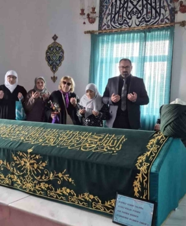 Bilecik’te huzurevi sakinlerinden türbe ziyareti