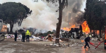 Kartal’da çöplük alanda korkutan yangın: Gökyüzü dumanlarla kaplandı