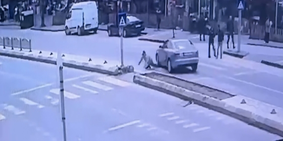 Otomobilin yayaya çarptığı kaza kamerada