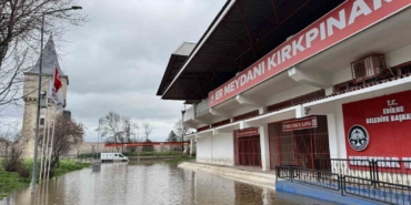 Edirne’de nehir taşkını: Sular Er Meydanına ilerliyor