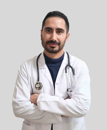 Uzm. Dr. Emin Cecen hasta kabulüne başladı