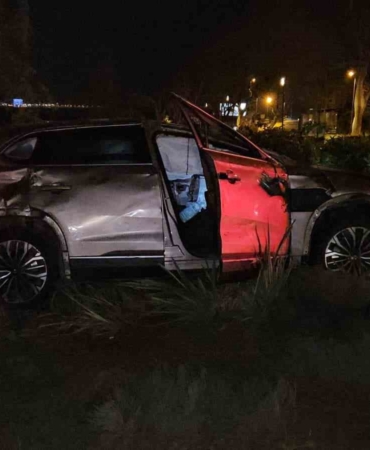 Fatih’te yoldan çıkan otomobil taklalar atarak parka savruldu: 1 yaralı