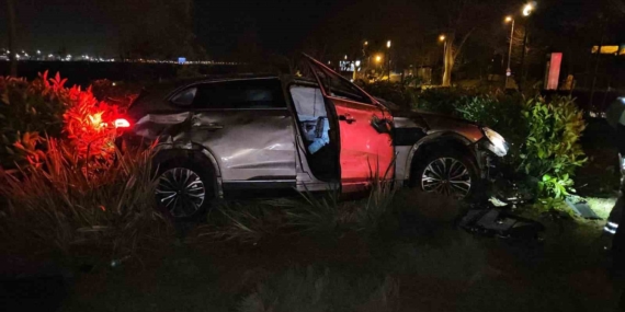 Fatih’te yoldan çıkan otomobil taklalar atarak parka savruldu: 1 yaralı