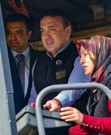 Vali Sözer, asfalt serim çalışmalarını yerinde inceledi