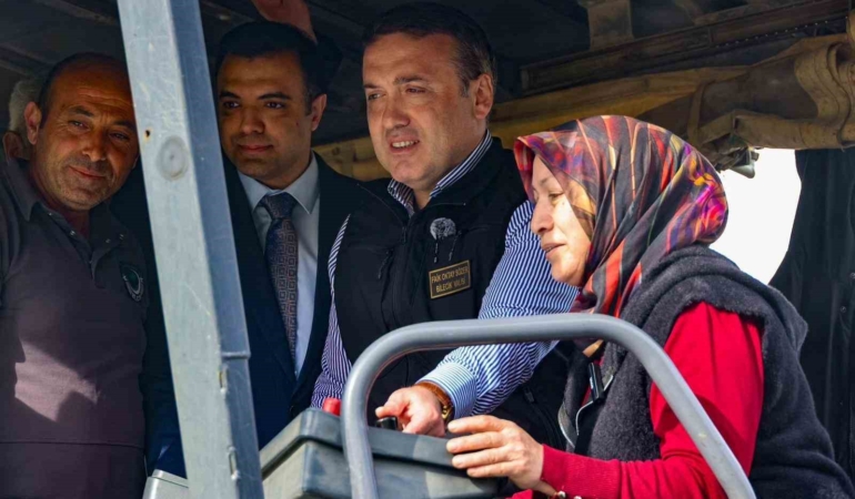 Vali Sözer, asfalt serim çalışmalarını yerinde inceledi