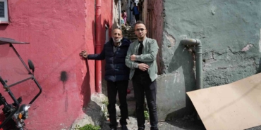 Eşiyle birlikte yaptığı poğaçalarla insanlara umut oluyor