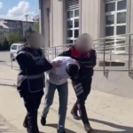 Bursa’da hapis cezası bulunan şahıs uyuşturucu ve silahla yakalandı