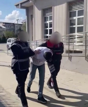 Bursa’da hapis cezası bulunan şahıs uyuşturucu ve silahla yakalandı