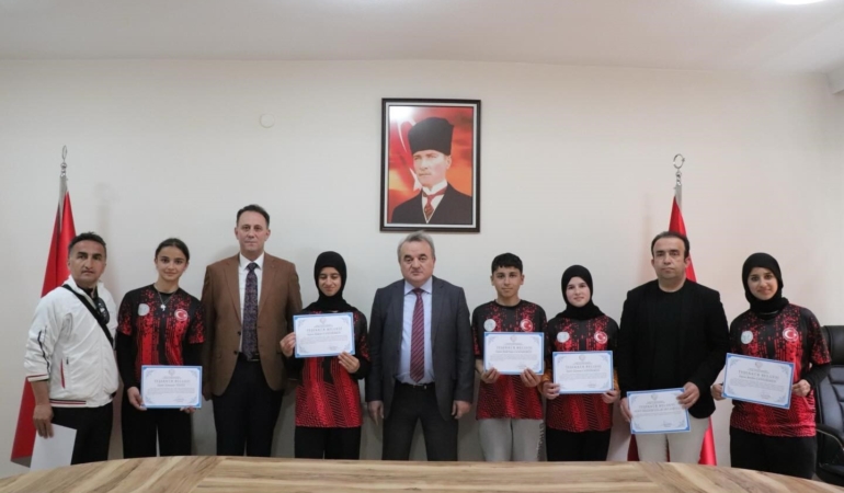 Bilecik’te sporculara başarı belgesi verildi