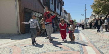 Romanlardan Kakava çağrısı: Şehir 9/8’lik ritimlerle şenlendi