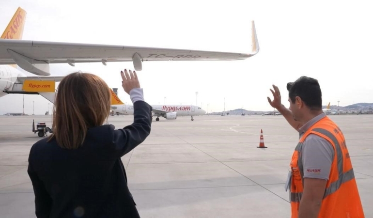 İran’da mahsur kalan Pegasus uçağı 52 gün sonra Sabiha Gökçen’de alkışlarla karşılandı