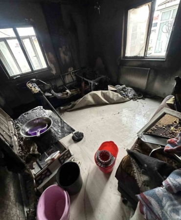 Elektrik konağından çıkan dairedeki yangın söndürüldü