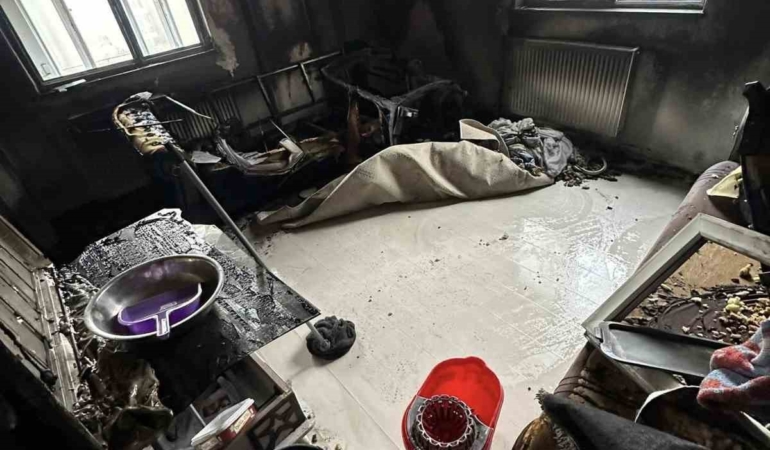 Elektrik konağından çıkan dairedeki yangın söndürüldü