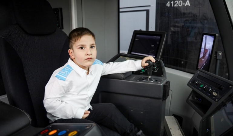 Tramvay tutkunu 6 yaşındaki Muhammet Enes’in hayali gerçeğe dönüştü