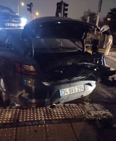 Kartal’da iki otomobil çarpıştı: 2 yaralı