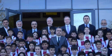 OSB Ortaokulunda bin 100 öğrenciye İnegölspor forması dağıtıldı