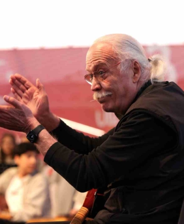 Usta sanatçı Cahit Berkay gençlerle aynı sahneyi paylaştı