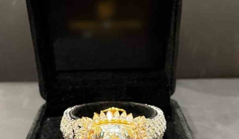 Kapalıçarşı’da düzenlenen operasyonda 3 milyon dolar değerinde 80 karat pırlanta yüzük ele geçirildi