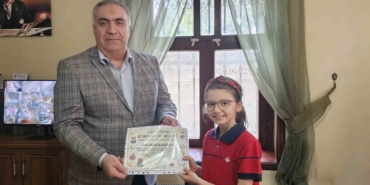 Bandırma’da kütüphane haftasında örnek öğrencilere ödül