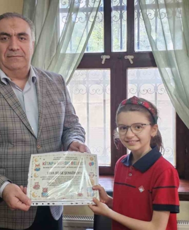 Bandırma’da kütüphane haftasında örnek öğrencilere ödül