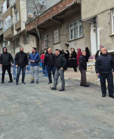 İBB’nin hatalı yıkımı 4 aileyi sokakta bıraktı, yakınlarının yanında kaldıklarını iddia eden aileler çözüm istedi