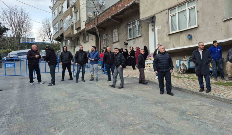 İBB’nin hatalı yıkımı 4 aileyi sokakta bıraktı, yakınlarının yanında kaldıklarını iddia eden aileler çözüm istedi