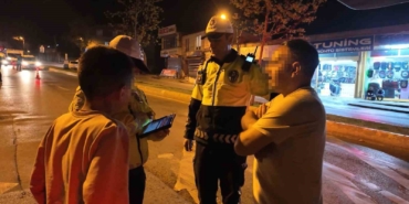 13 yaşındaki çocuğa direksiyonu verdi, savunması pes dedirtti