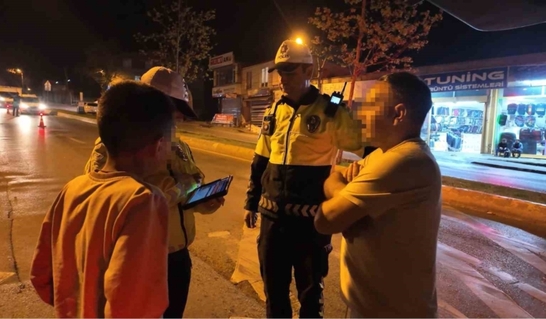 13 yaşındaki çocuğa direksiyonu verdi, savunması pes dedirtti