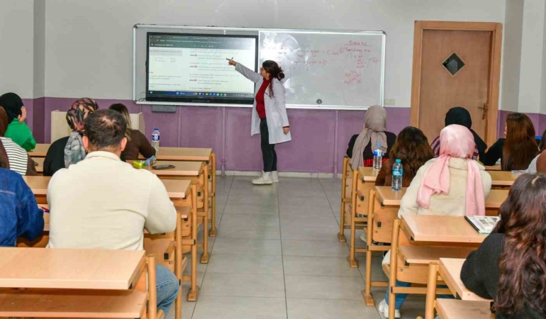 Esenyurt’ta ücretsiz KPSS ve DGS kursları başladı