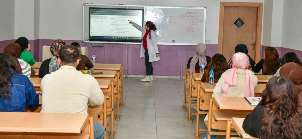 Esenyurt’ta ücretsiz KPSS ve DGS kursları başladı