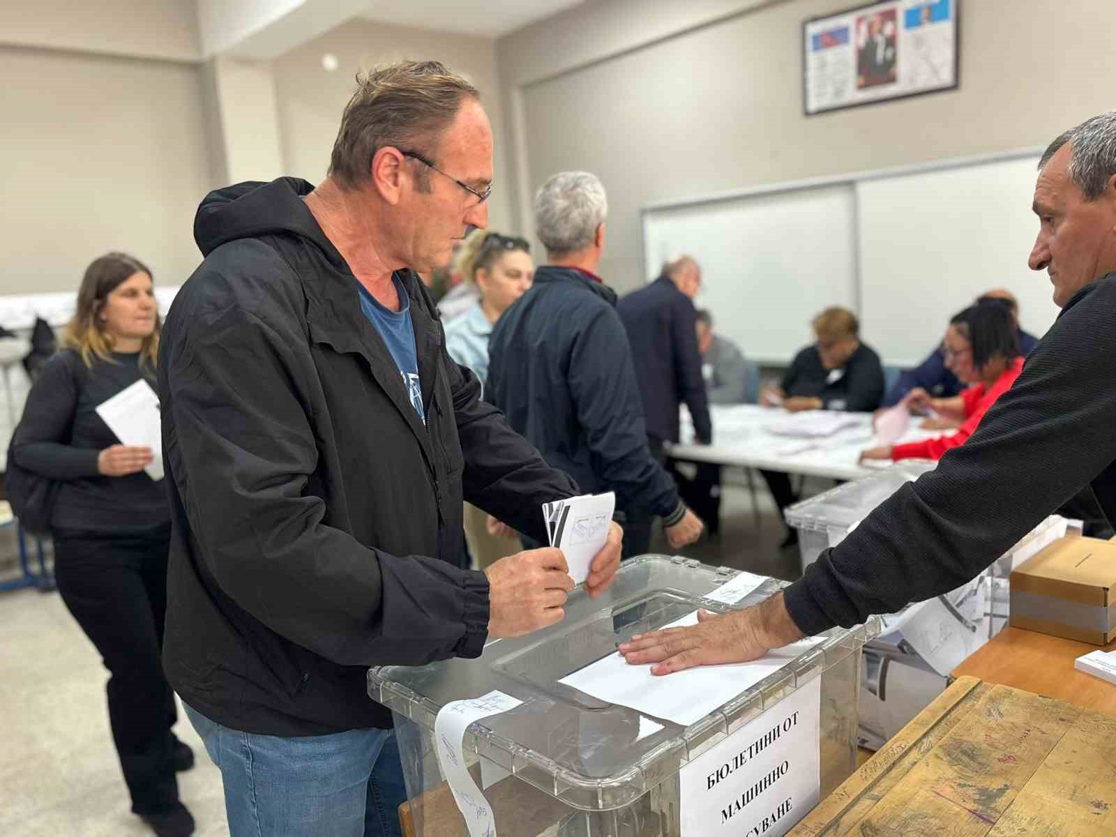 Kırklareli’nde Bulgaristan seçimleri için çifte vatandaşlar sandık başına gitti