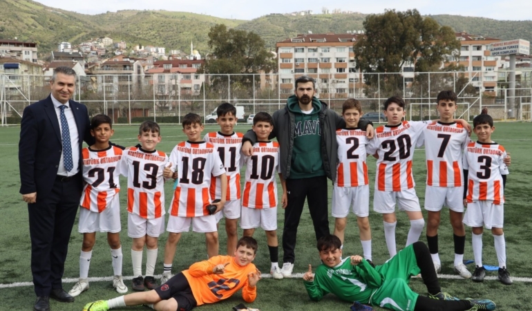 Körfez’de 23 Nisan futbol turnuvasının şampiyonu Atatürk Ortaokulu oldu