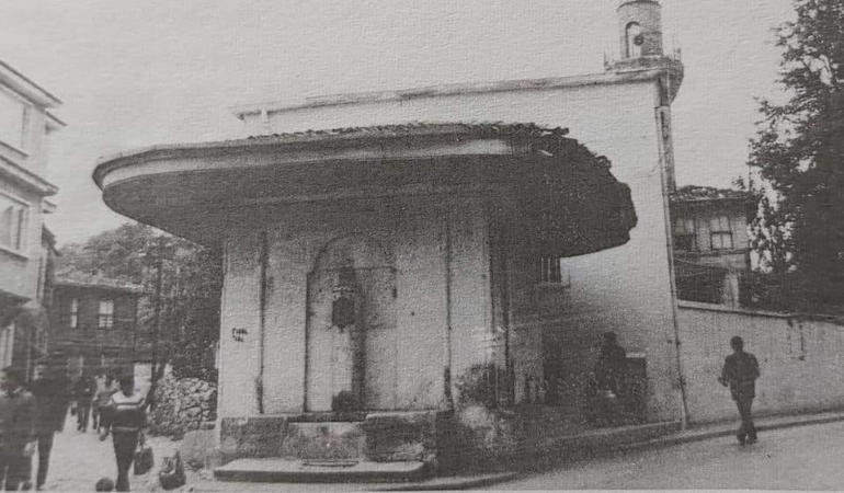 İBB 300 yıllık tarihi çeşmeyi mermer yığınına çevirdi