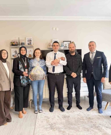 "İyilik Osmaneli’nin Kumaşında Var Projesi" kapsamında yeni doğan bebeğe destek