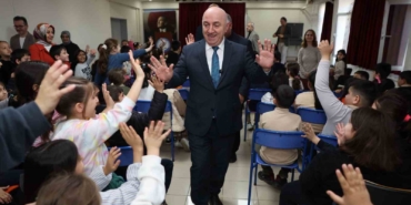 Belediye Başkanı Muzaffer Bıyık, ilkokul öğrencilerine yerel yönetimleri anlattı