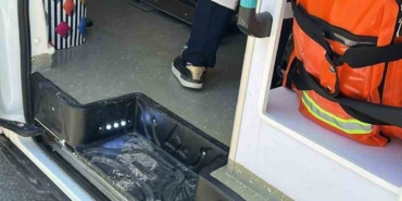 Kaza yapan kamyon sürücüsünün imdadına muhtar yetişti