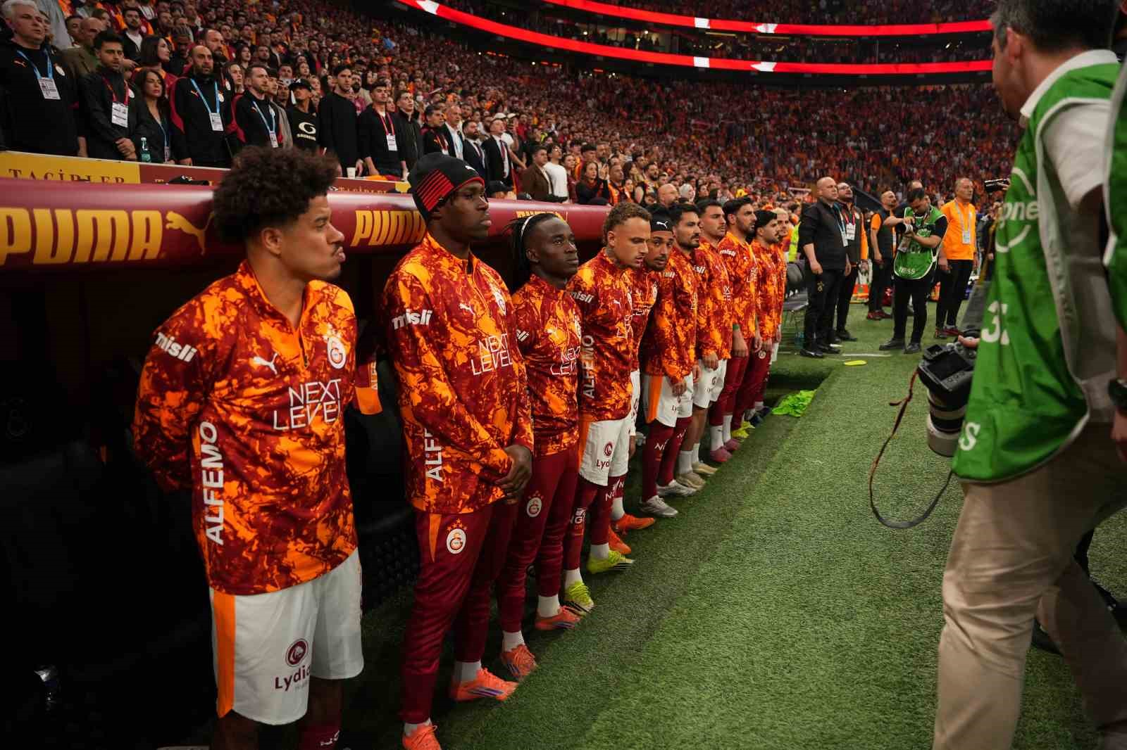 Galatasaray’da 11’de 9 değişiklik